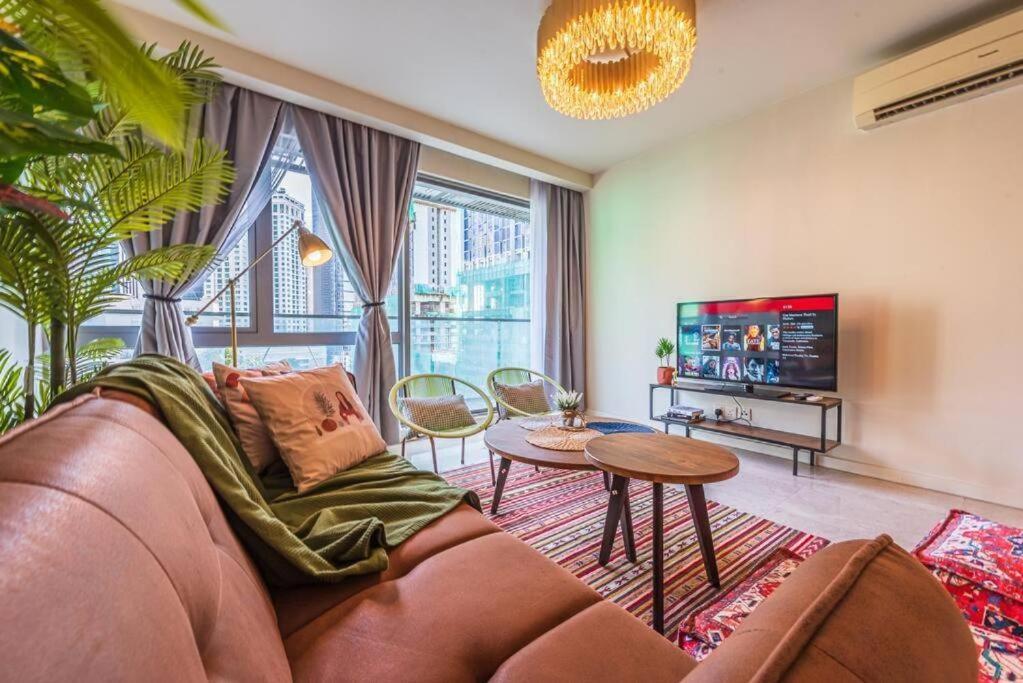 2min Walk To Lot 10, 5 Min To Pavillion 2br 8-2 Wifi 100mbps *